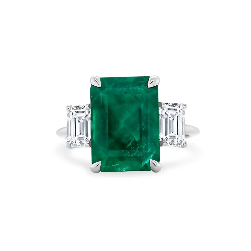 twist rings for women -Emerald with Emerald Cut Side Stones